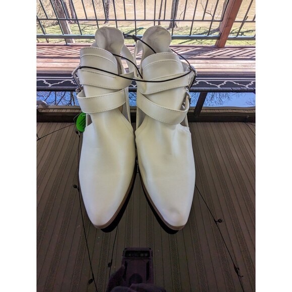 Liz Claiborne Women's sz 11M White Camelia 3 3/8" Heel Ankle Boots Buckles NWT - Picture 7 of 11